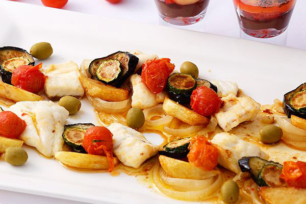 本日の市場からの鮮魚とバジリコをオリーブオイルで焼き上げて