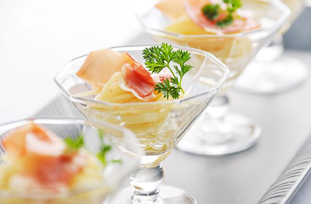 桃と生ハムの冷製カッペリーニ