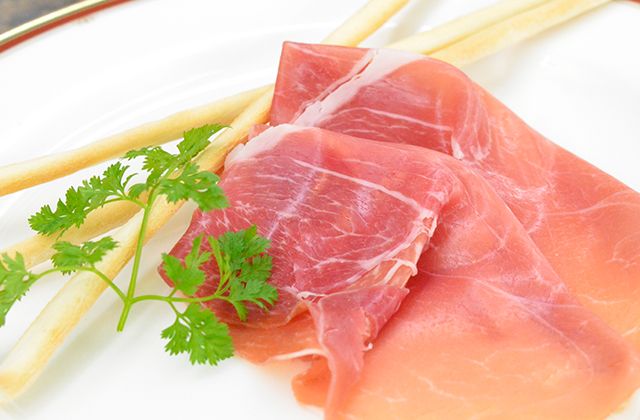 パルマ産プロシュート グリッシーニ添え